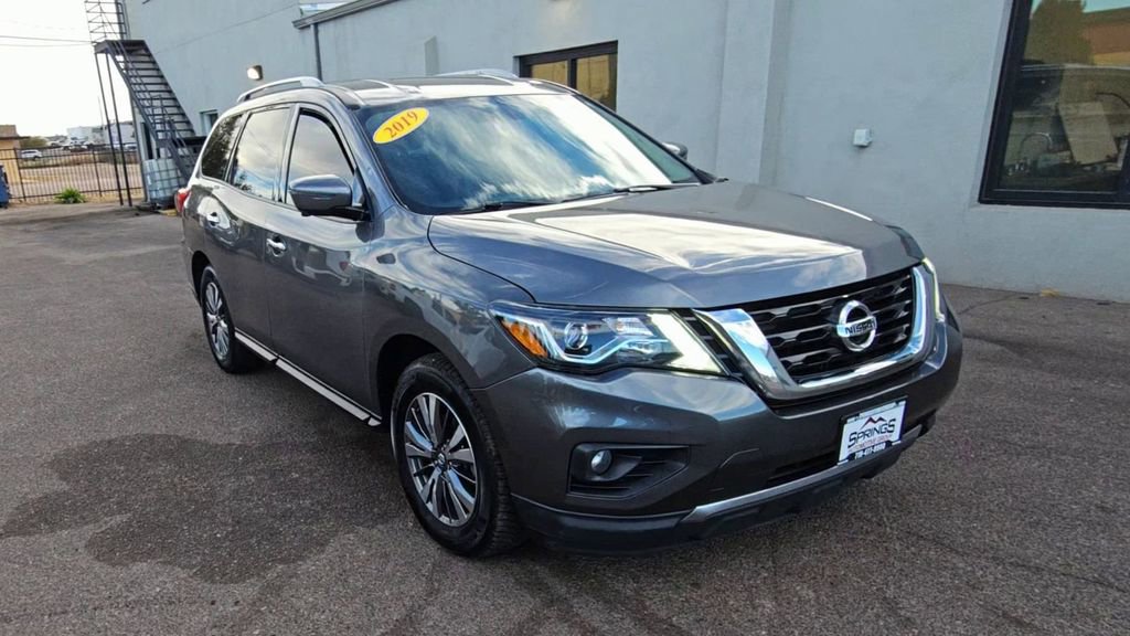 Used 2019 Nissan Pathfinder SL image 2
