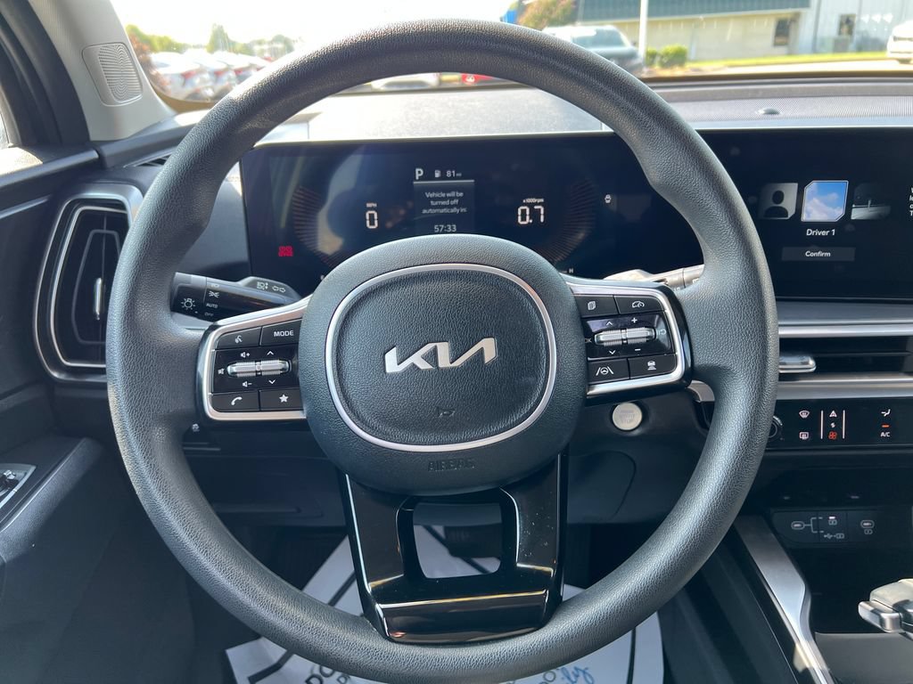 Used 2024 Kia Sorento LX FWD image 17