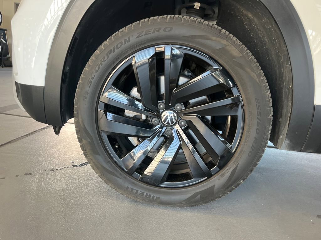 Certified 2023 Volkswagen Atlas Cross Sport SE w/ Black Wheel Package AWD/4WD image 3
