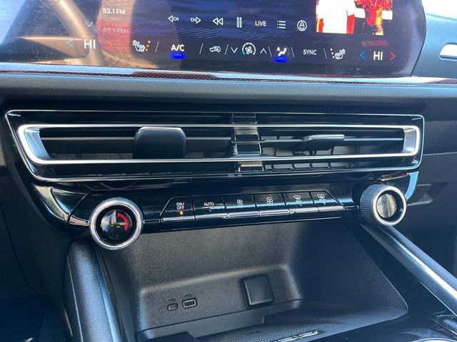 Used 2025 Chevrolet Traverse Z71 w/ Driver Confidence Package image 24