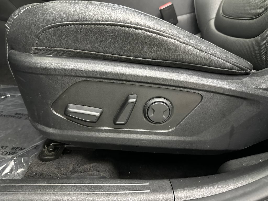 Used 2025 Hyundai Santa Cruz SEL FWD image 10