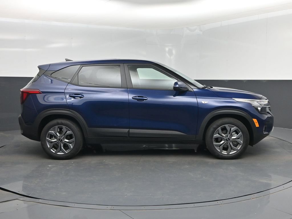 Certified 2026 Kia Seltos LX FWD image 2