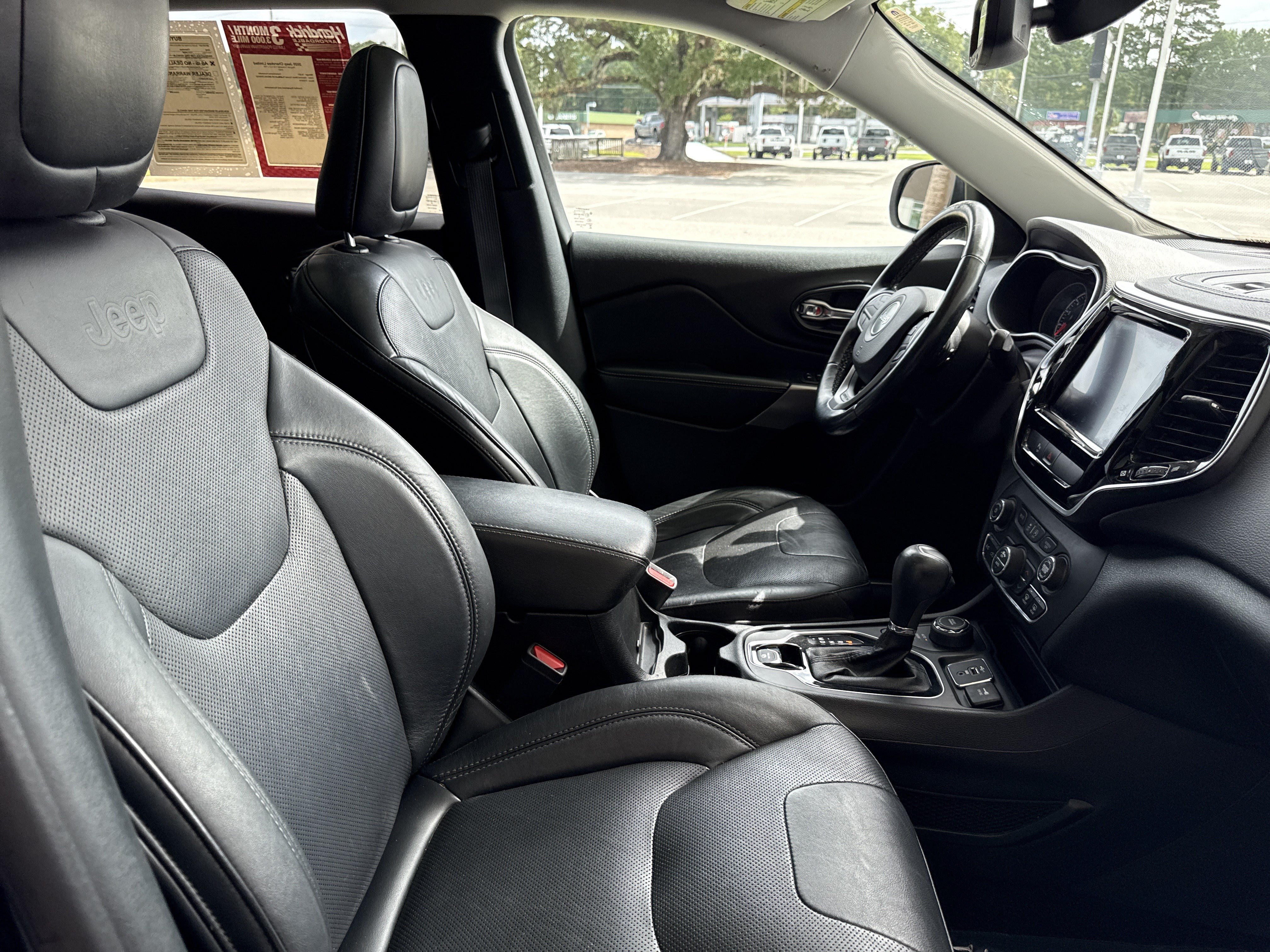 Used 2020 Jeep Cherokee Limited AWD/4WD image 32