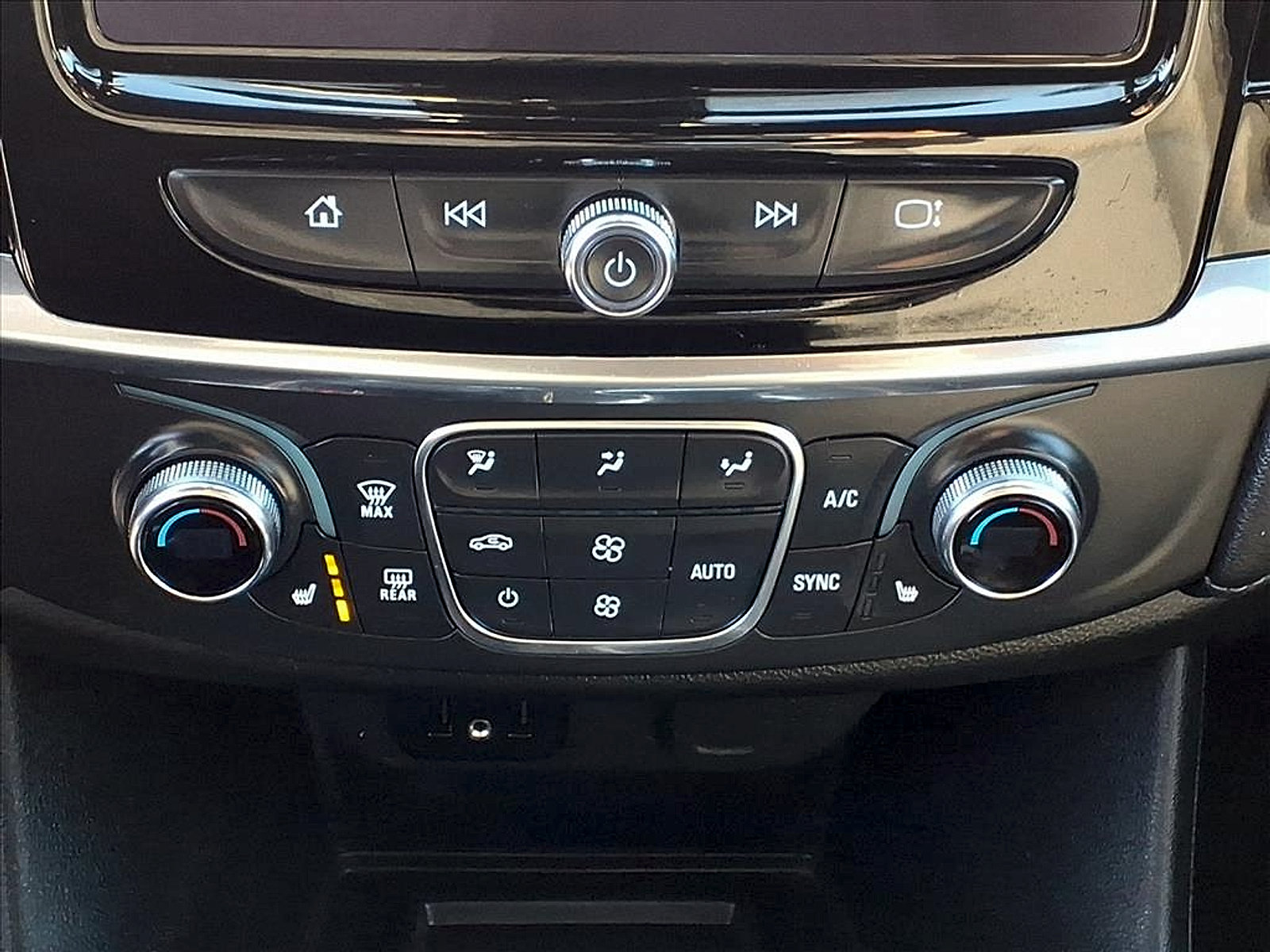 Certified 2023 Chevrolet Traverse LT image 12