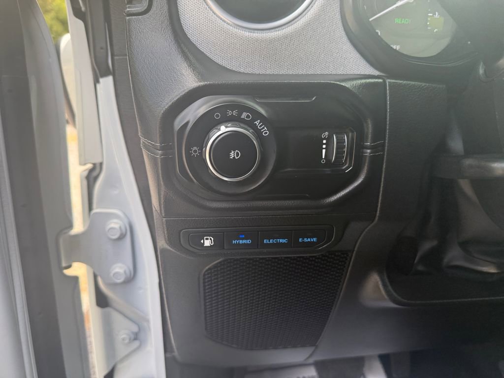 Certified 2025 Jeep Wrangler Unlimited Sahara w/ Safety Group image 18