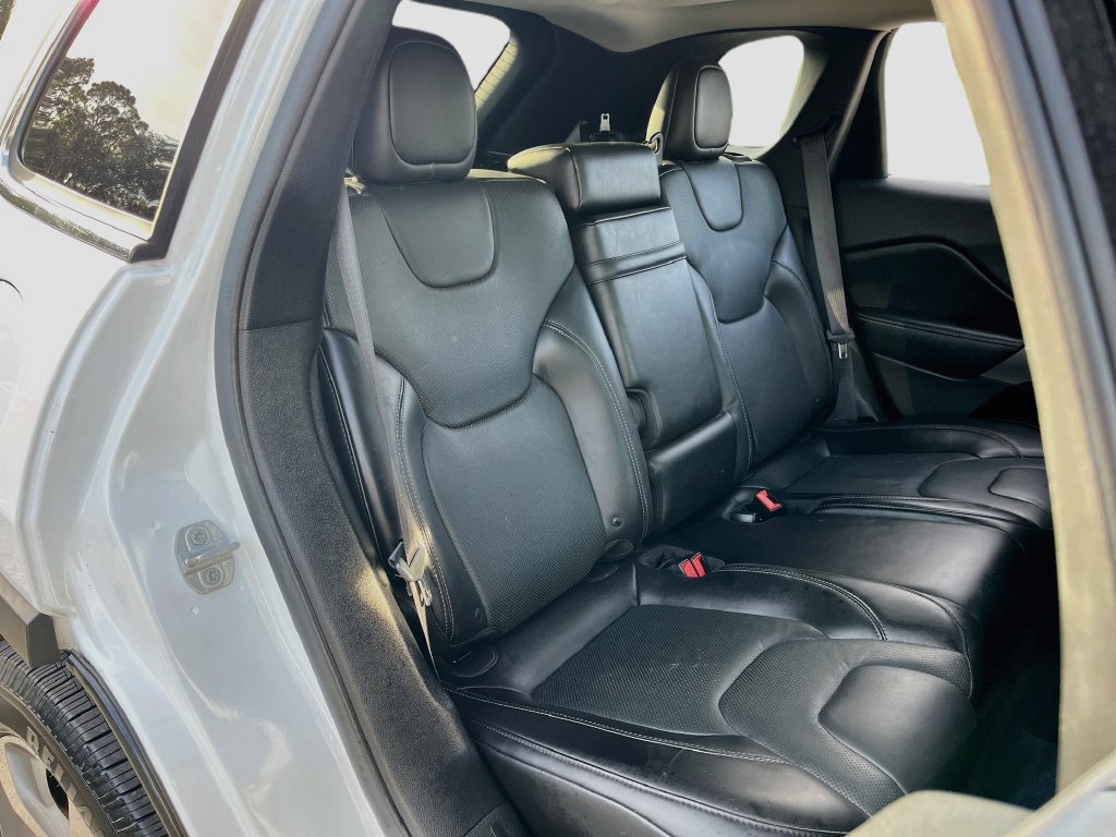 Used 2019 Jeep Cherokee Limited AWD/4WD image 27