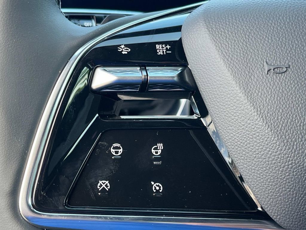 New 2025 Cadillac Lyriq Luxury image 28