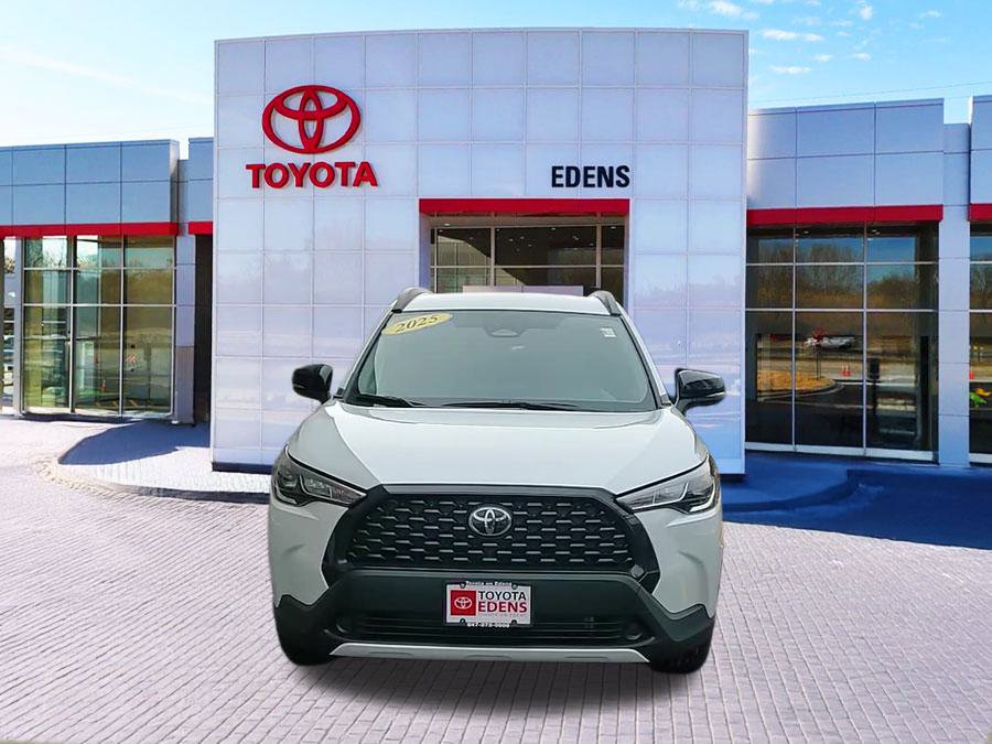 Used 2025 Toyota Corolla Cross LE image 9
