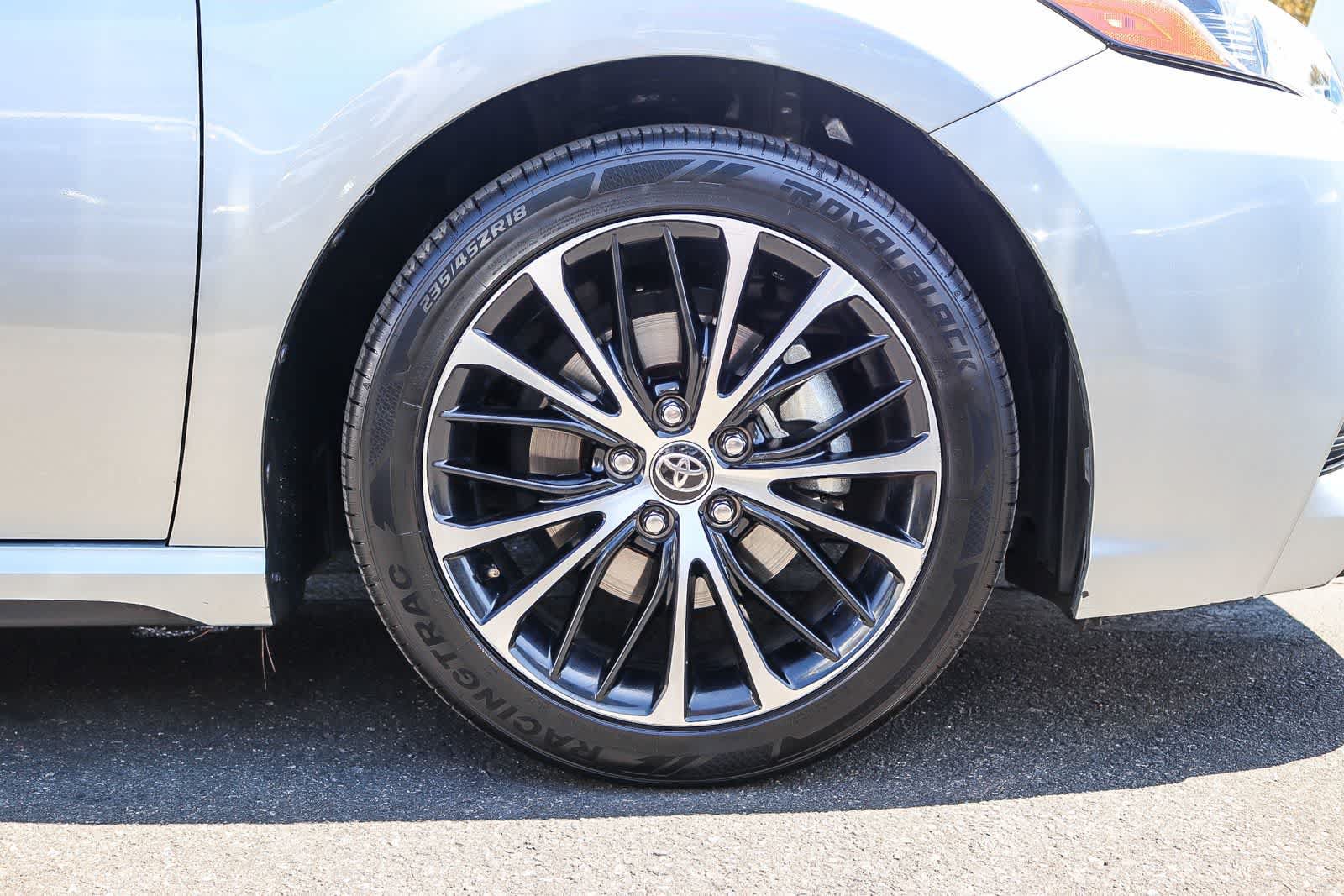 Used 2020 Toyota Camry SE FWD image 10