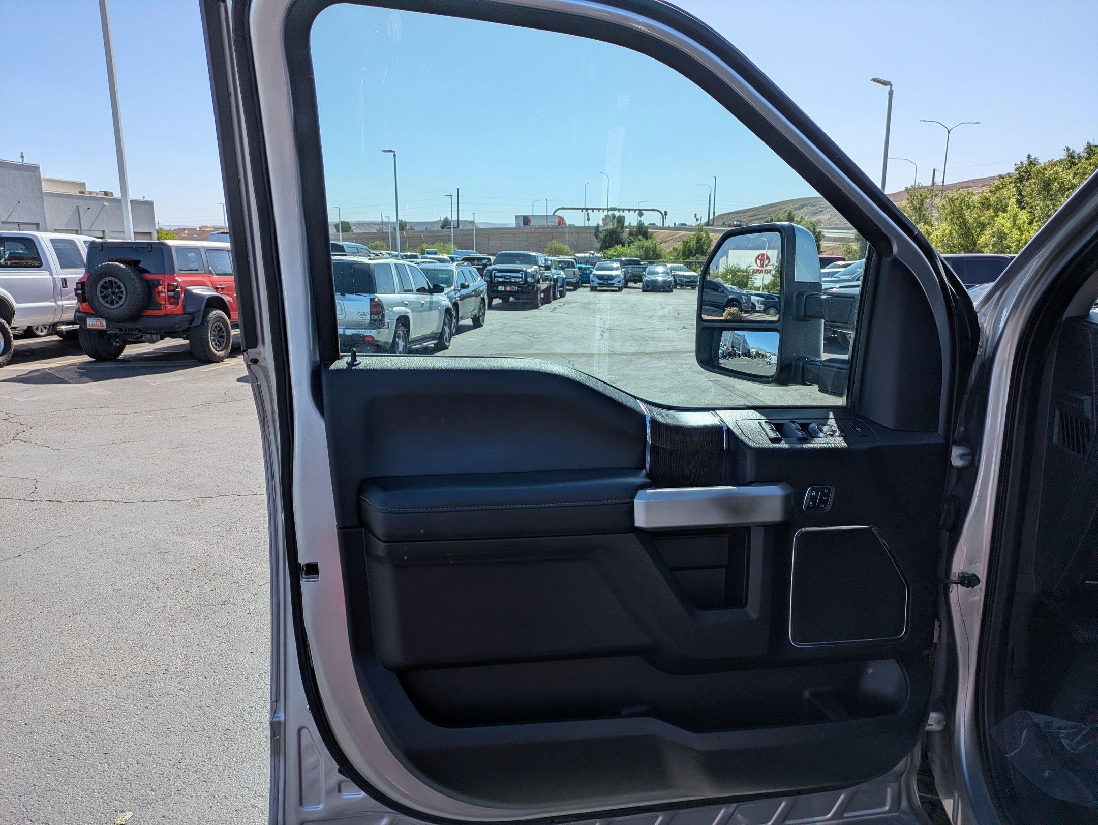 Used 2020 Ford F350 Lariat w/ Lariat Ultimate Package image 12