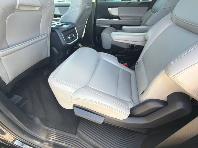 Used 2025 Ford Expedition Active AWD/4WD image 21