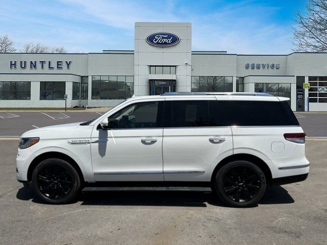 Used 2022 Lincoln Navigator Reserve image 5