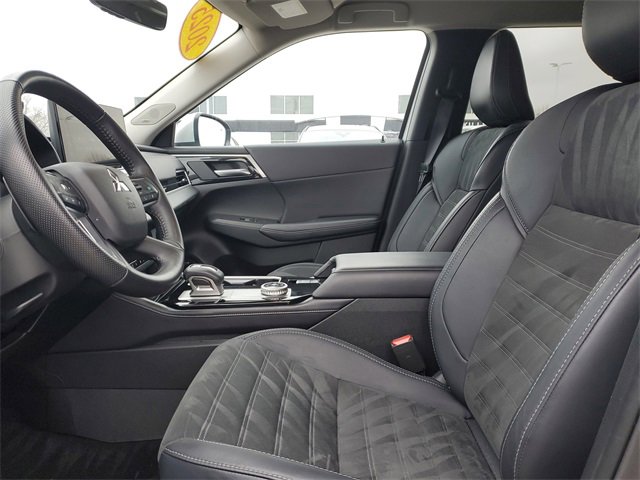 Used 2025 Mitsubishi Outlander SE image 19
