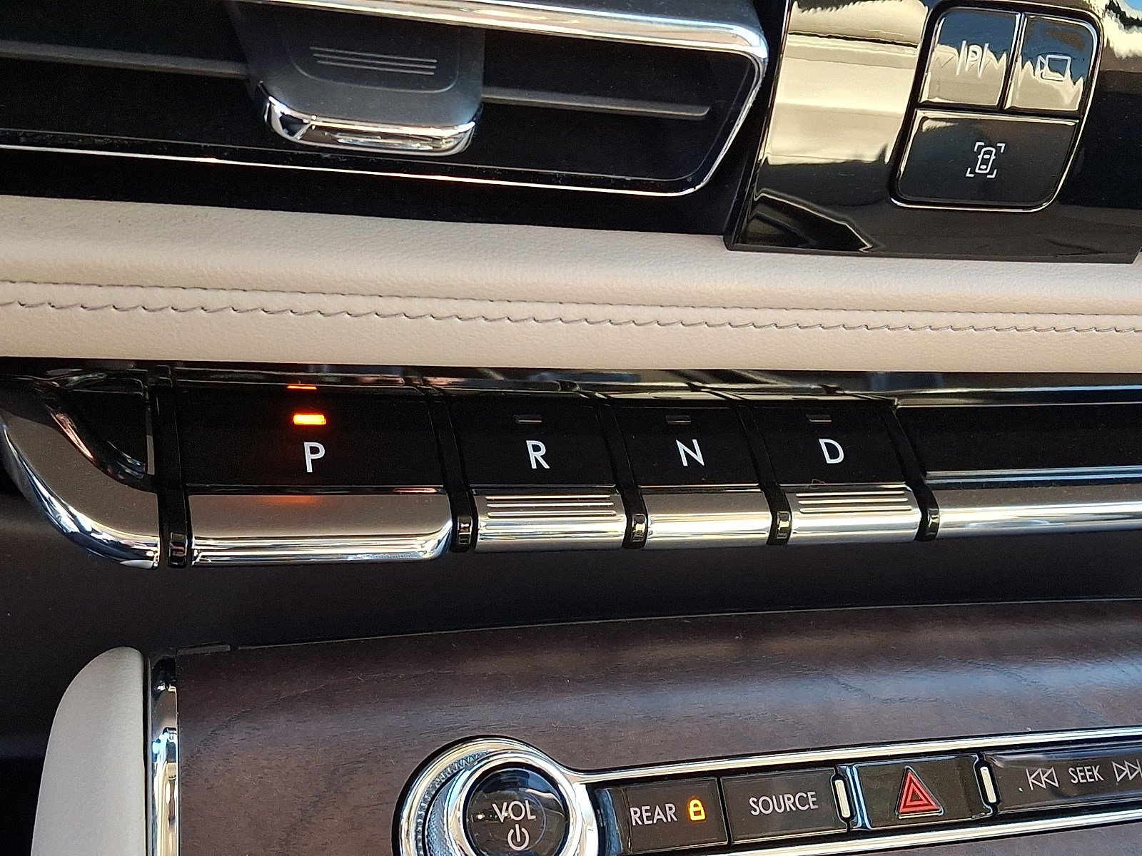 Certified 2023 Lincoln Aviator Reserve w/ Equipment Group 201A image 14