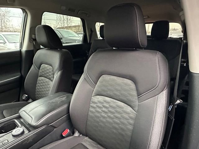Used 2024 Nissan Pathfinder S image 9