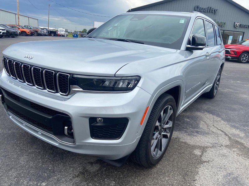 Used 2024 Jeep Grand Cherokee L Overland w/ Luxury Tech Group IV AWD/4WD image 3