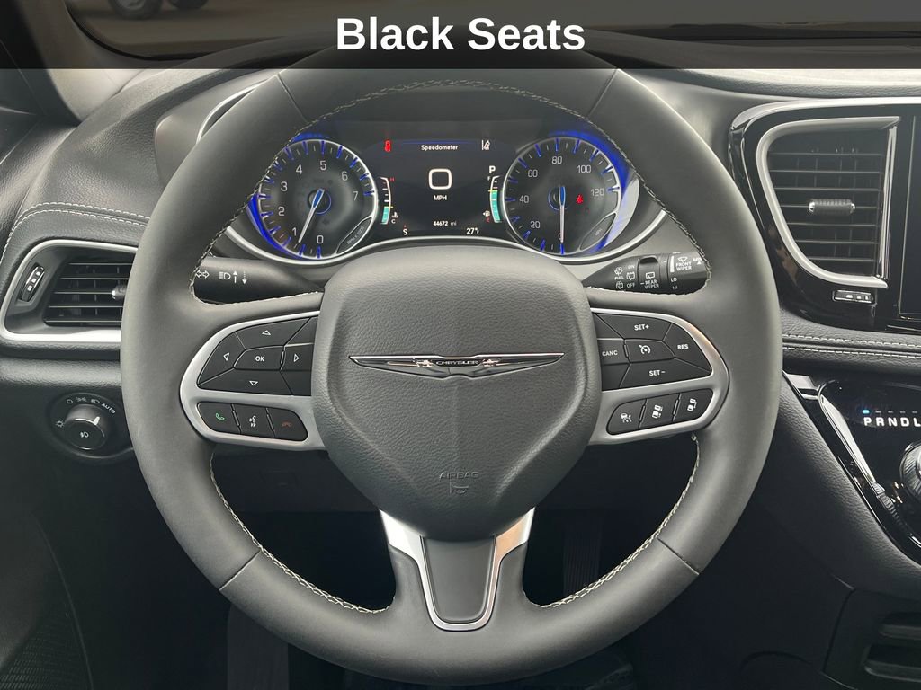 Used 2025 Chrysler Pacifica Select image 20