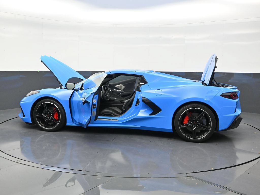 Used 2025 Chevrolet Corvette Stingray Preferred Conv w/ 2LT RWD image 30