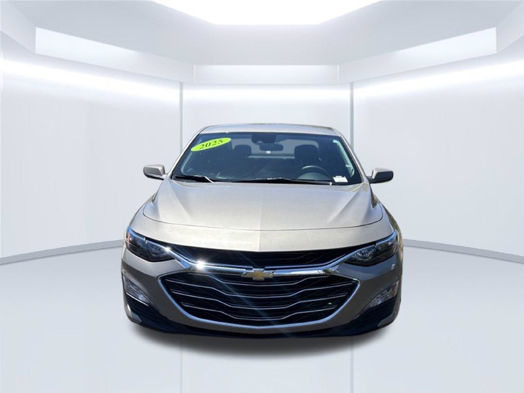 Used 2025 Chevrolet Malibu LT FWD image 2