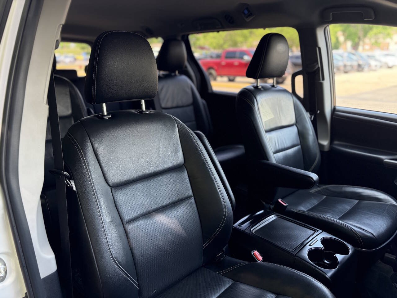 Used 2017 Toyota Sienna SE Premium FWD image 14