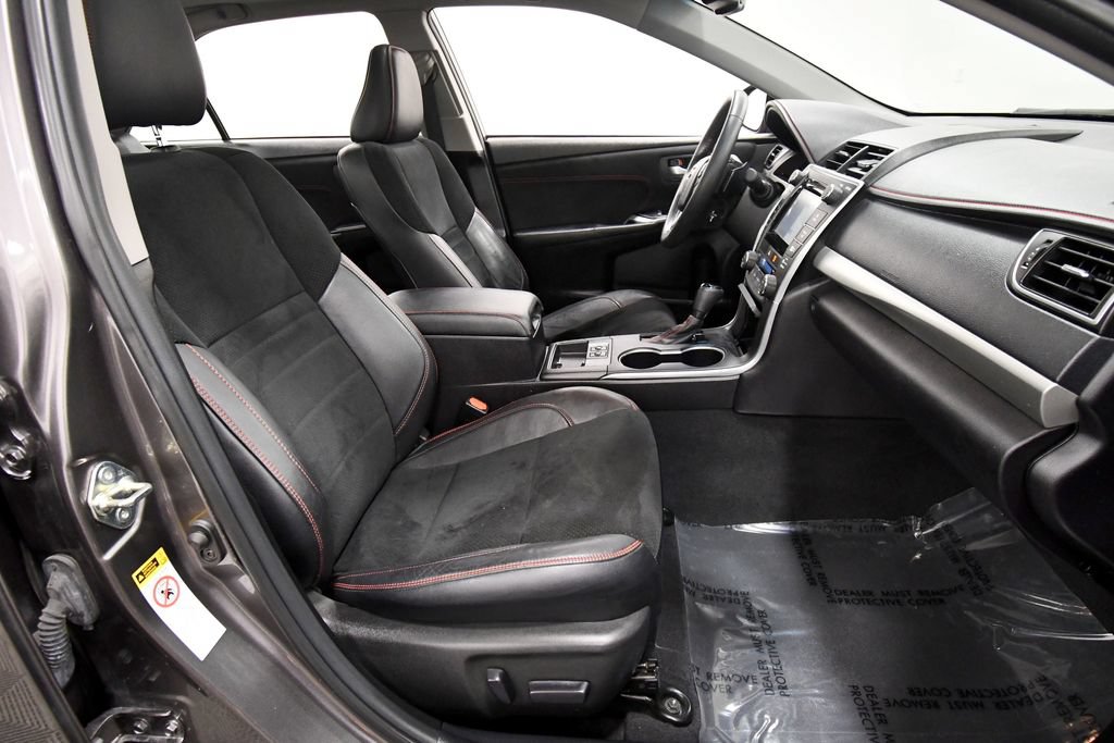 Used 2015 Toyota Camry XSE FWD image 19
