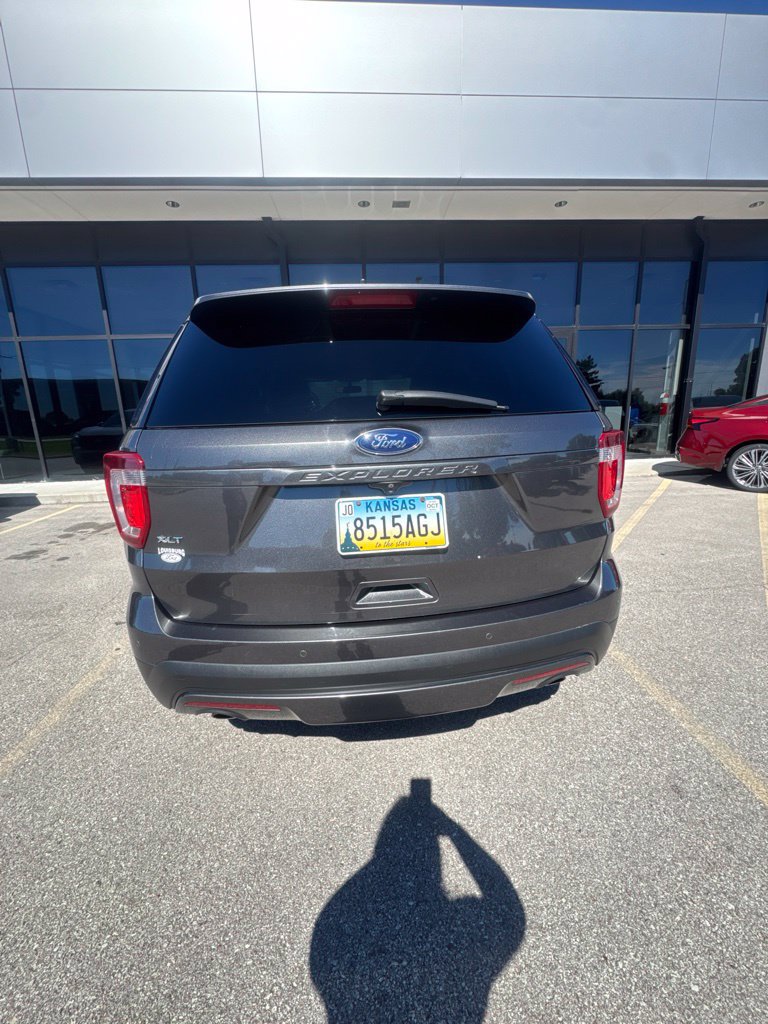 Used 2017 Ford Explorer XLT w/ Equipment Group 202A FWD image 3