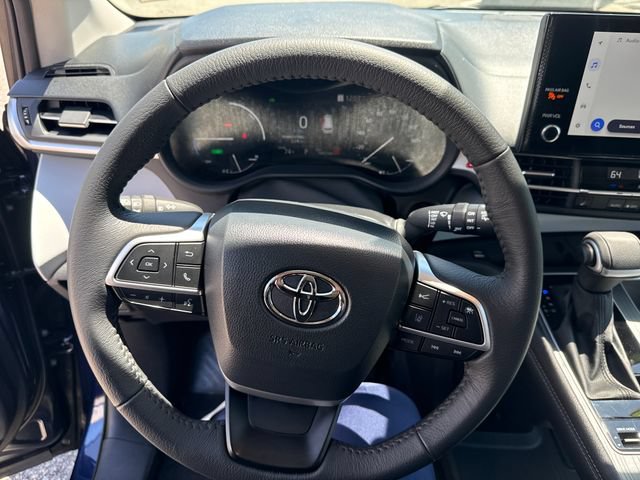 Used 2026 Toyota Sienna XLE FWD image 16
