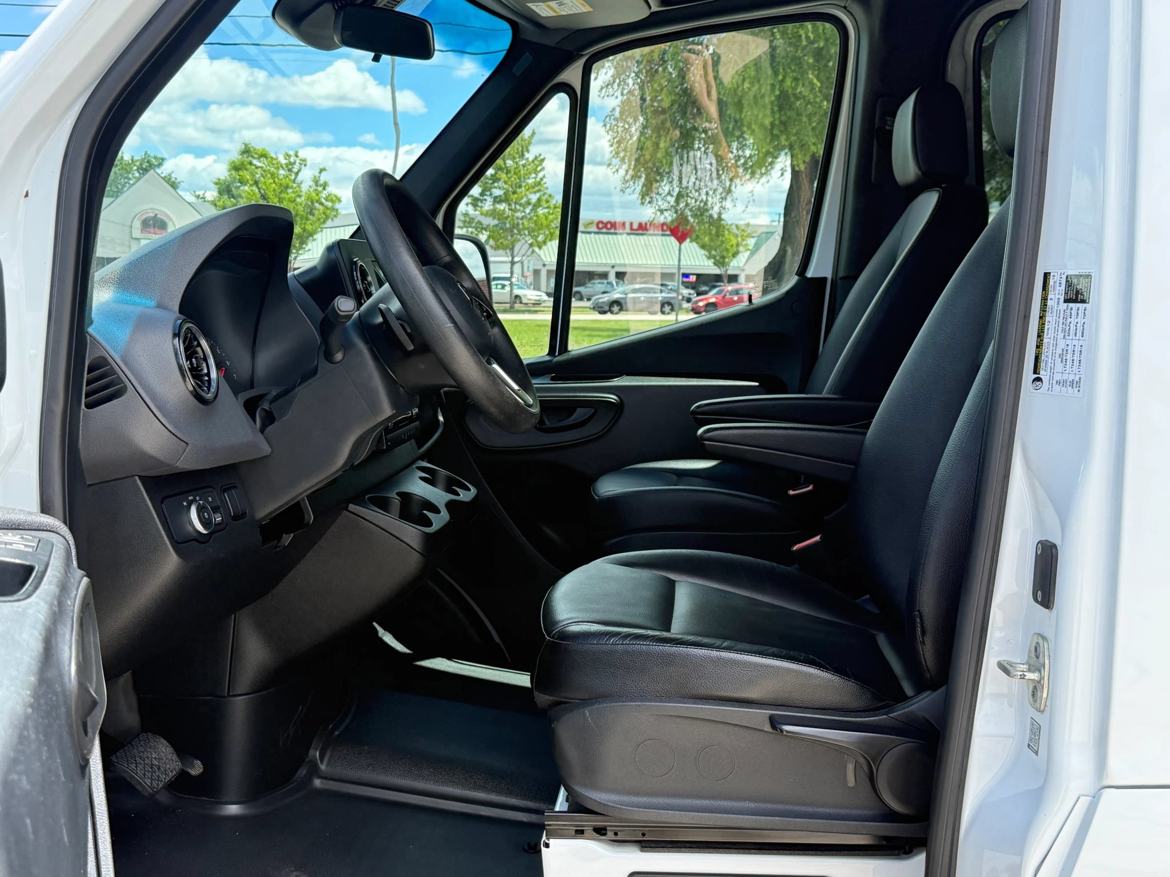 Used 2020 Mercedes-Benz Sprinter 1500 w/ Driver Convenience Package image 11