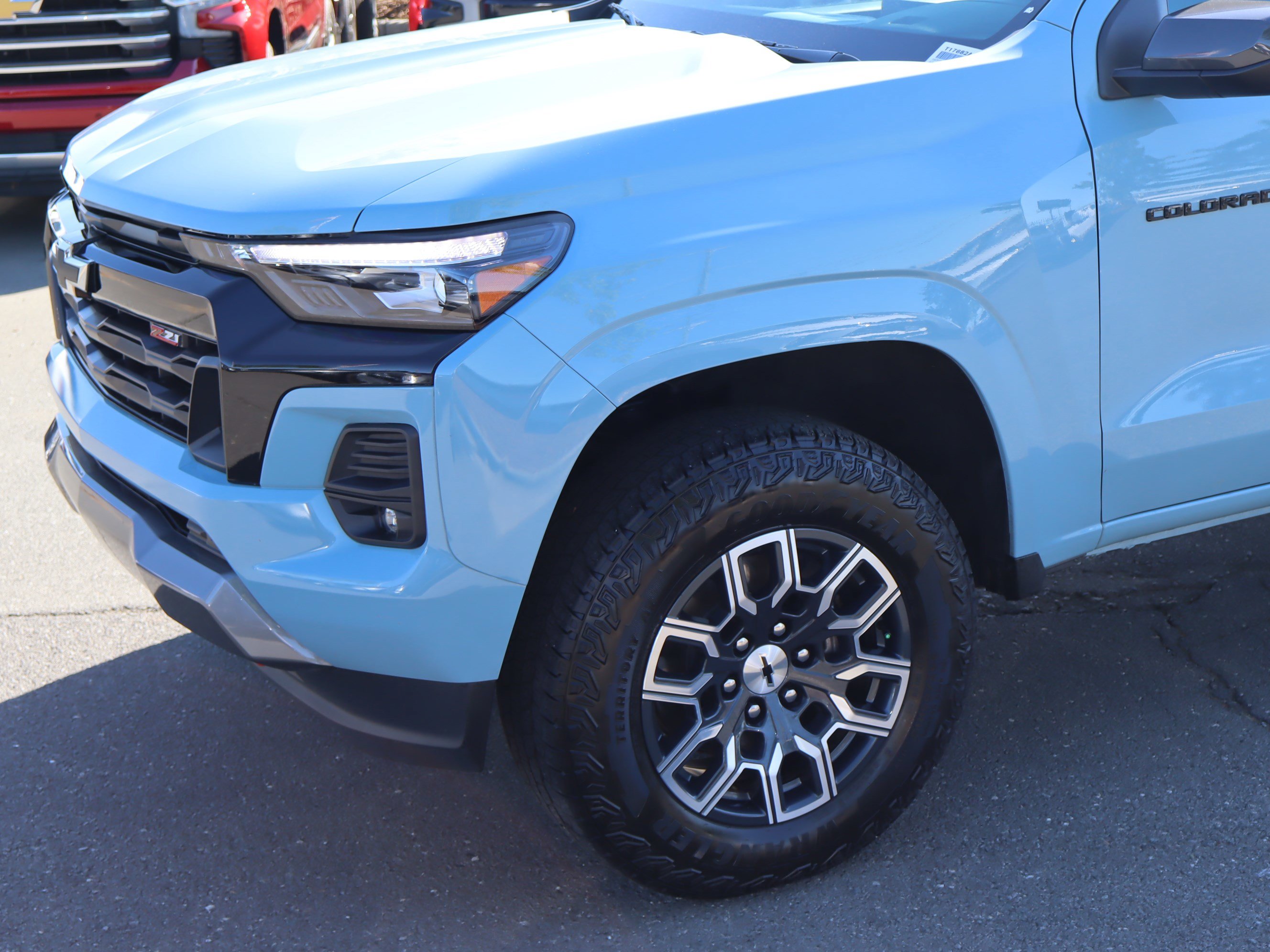 Used 2025 Chevrolet Colorado Z71 AWD/4WD image 6