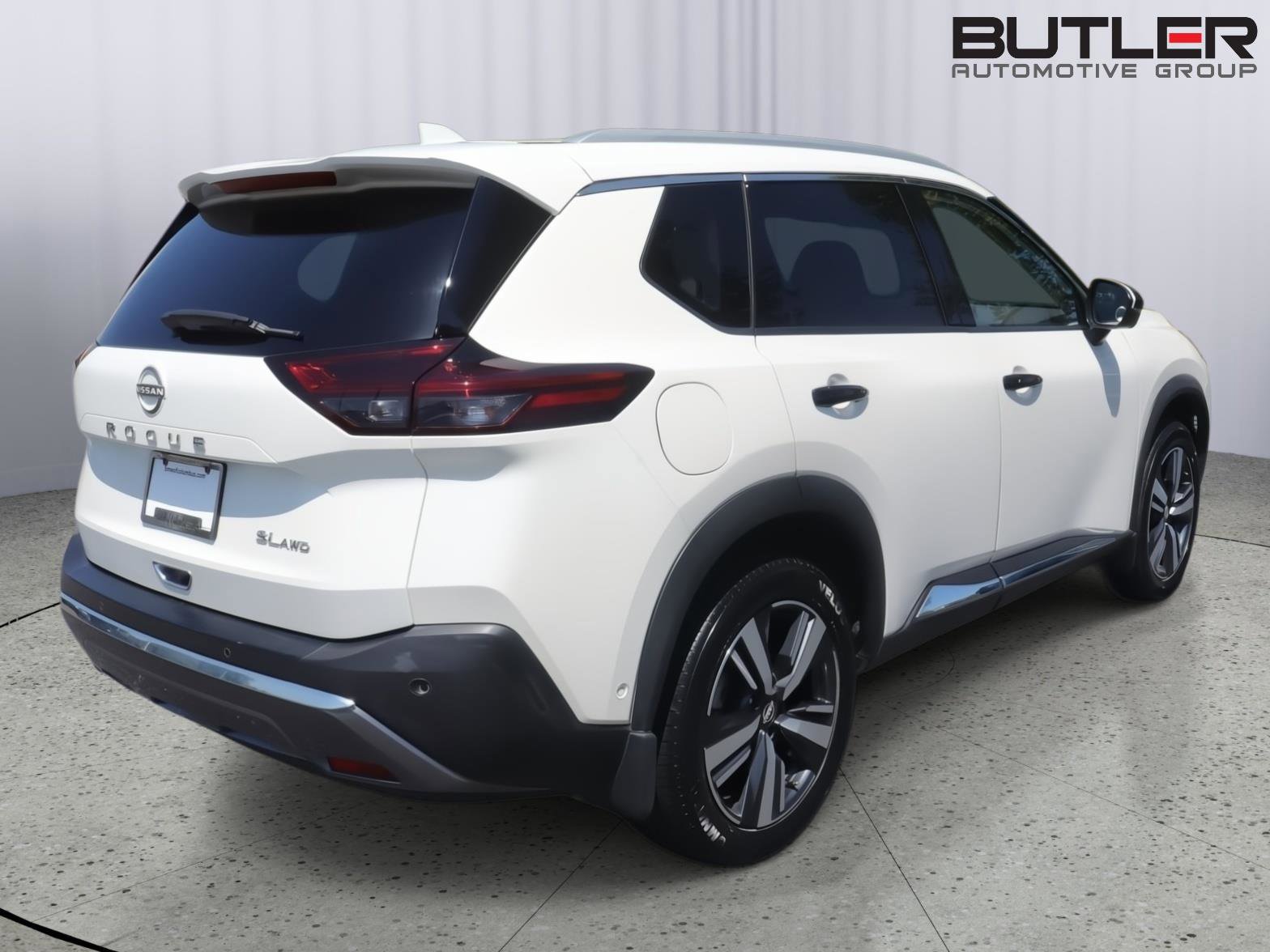 Used 2023 Nissan Rogue SL w/ SL Premium Package image 6