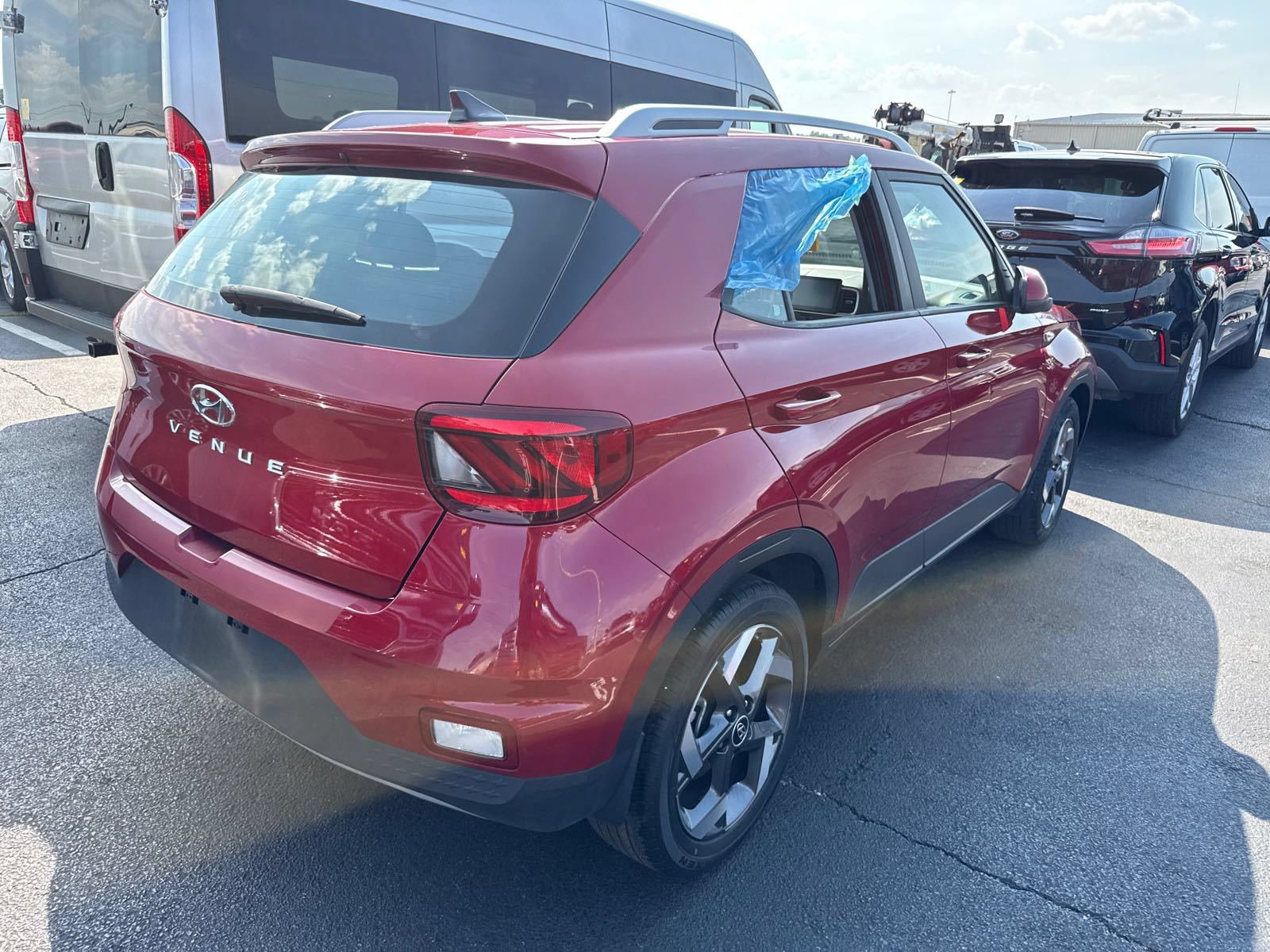 Used 2021 Hyundai Venue SEL FWD image 4