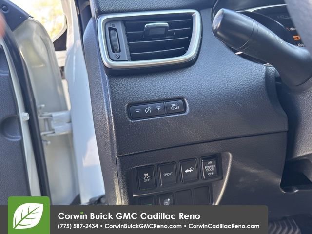 Used 2016 Nissan Rogue SV w/ SV Premium Package image 14