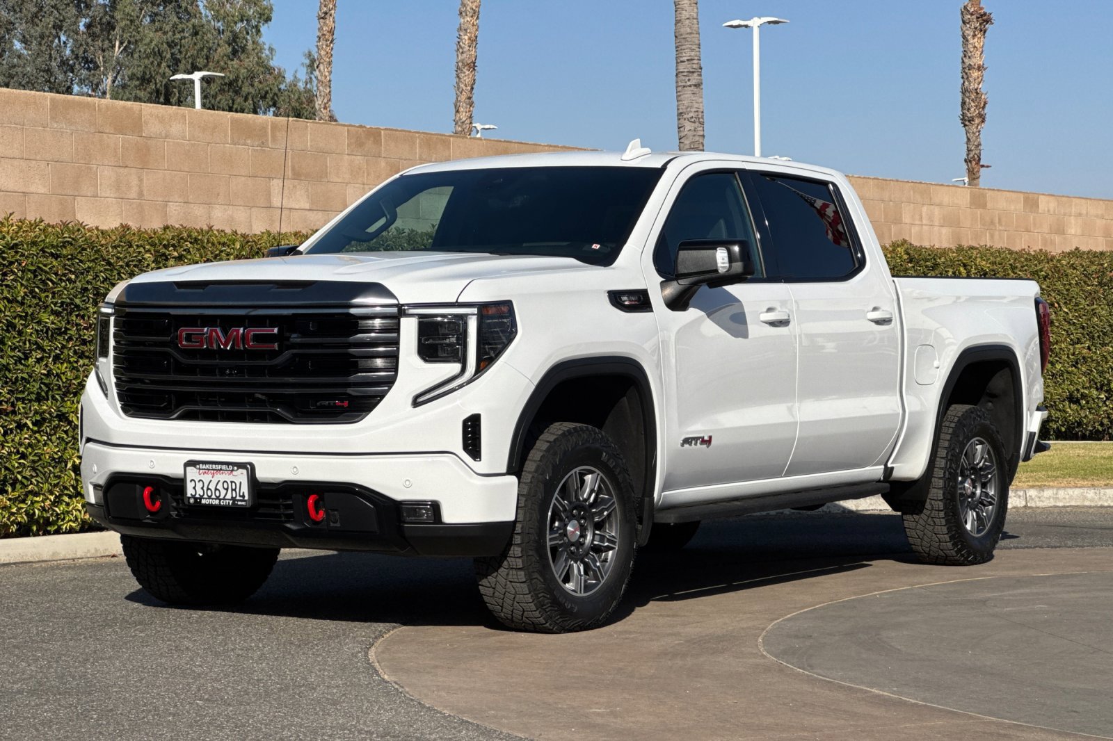 Certified 2024 GMC Sierra 1500 AT4 w/ Technology Package AWD/4WD image 8