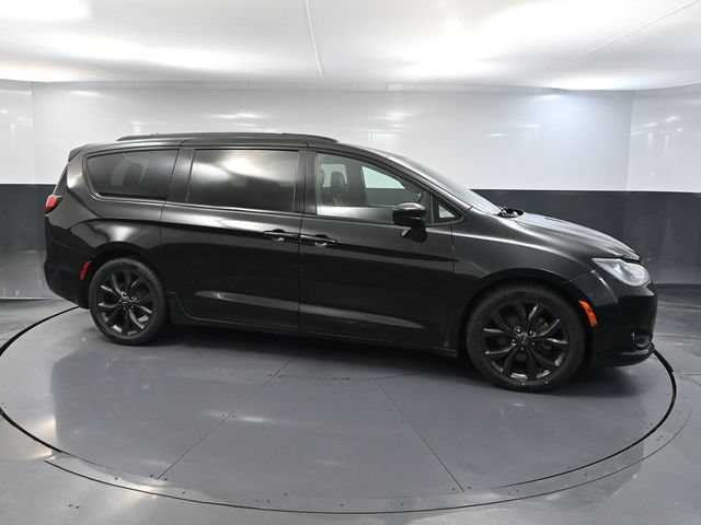 Used 2019 Chrysler Pacifica Touring-L Plus w/ Advanced Safetytec Group FWD image 3