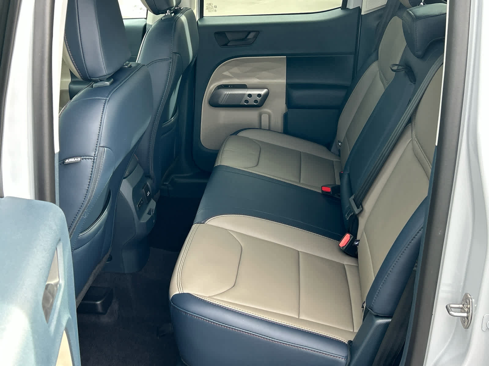 New 2025 Ford Maverick Lariat w/ 4K Tow Package image 29