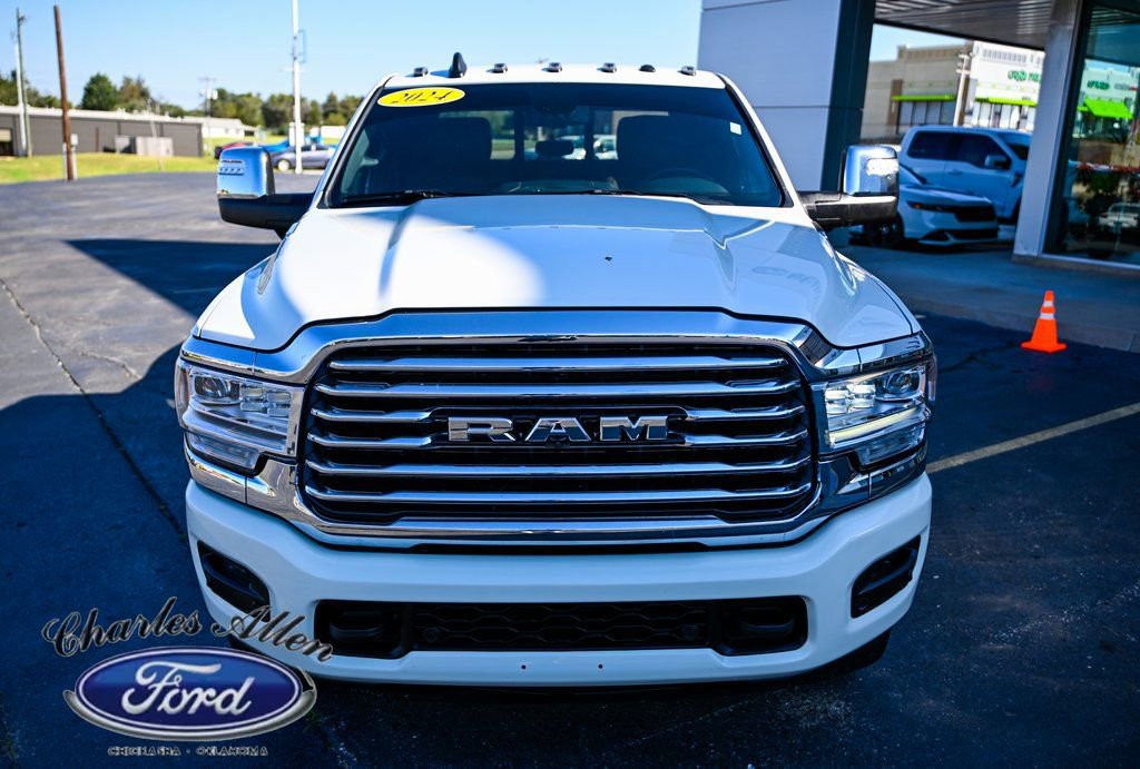 Used 2024 RAM 3500 Limited w/ Towing Technology Group image 2