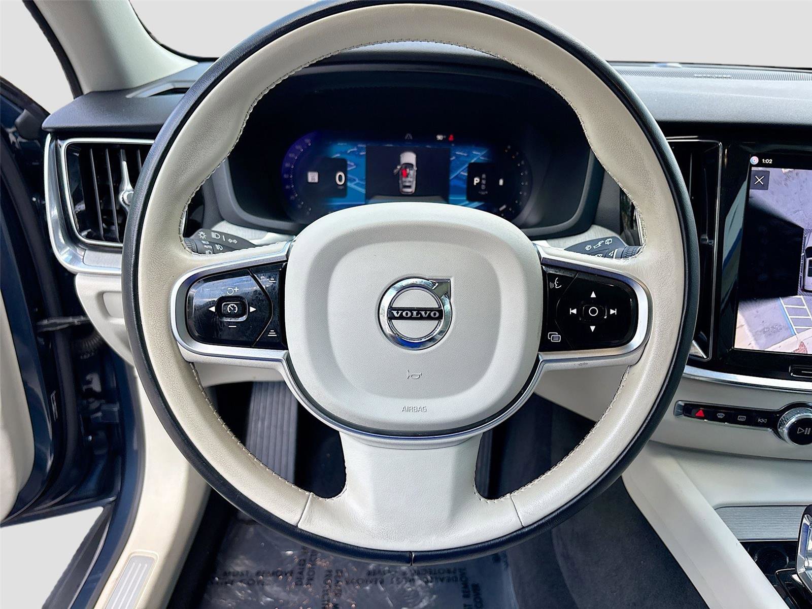 Used 2025 Volvo V60 B5 Cross Country Plus image 11