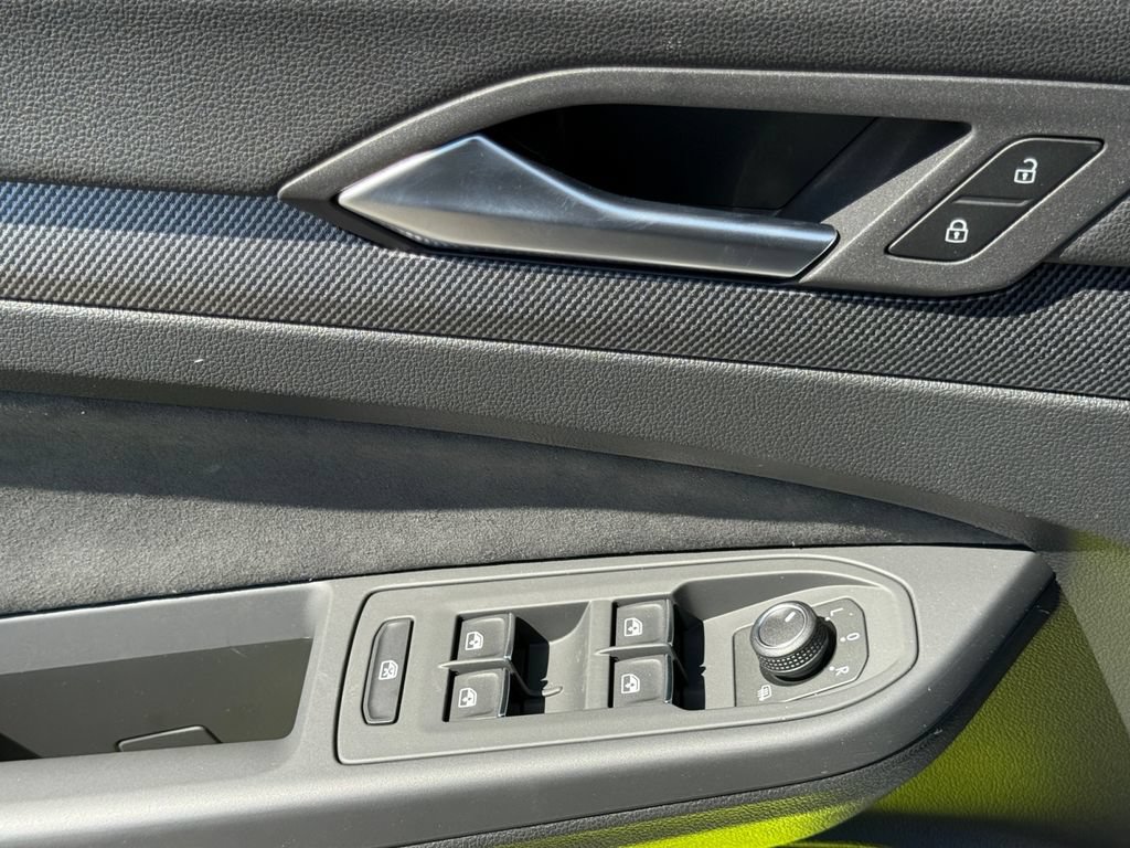 New 2026 Volkswagen GTI SE FWD image 11