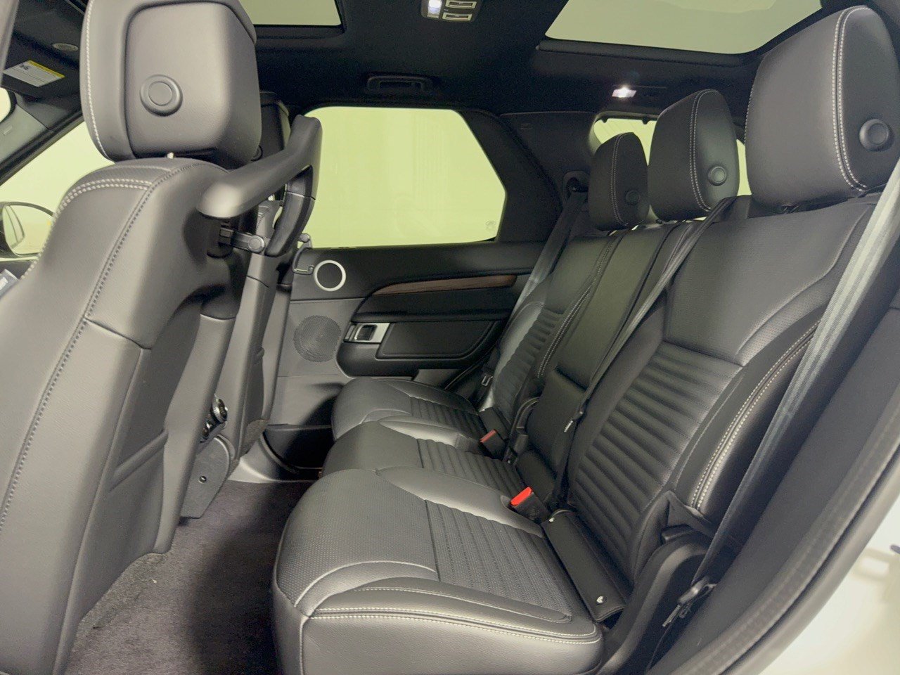 New 2026 Land Rover Discovery S AWD/4WD image 25