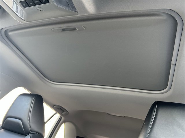 Used 2022 Toyota RAV4 XLE Premium image 11