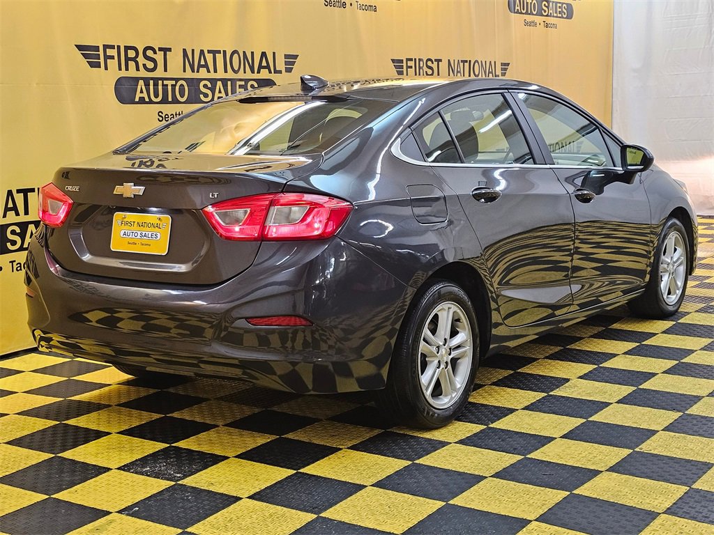 Used 2017 Chevrolet Cruze LT image 3