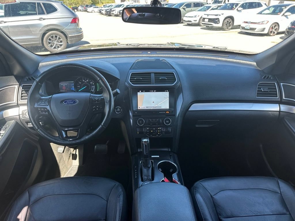 Used 2017 Ford Explorer XLT w/ Equipment Group 202A AWD/4WD image 17