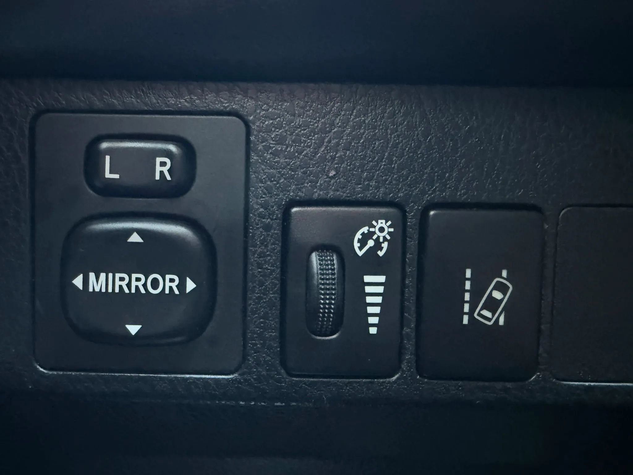 Used 2018 Toyota RAV4 XLE w/ Plus Extra Value Package image 23