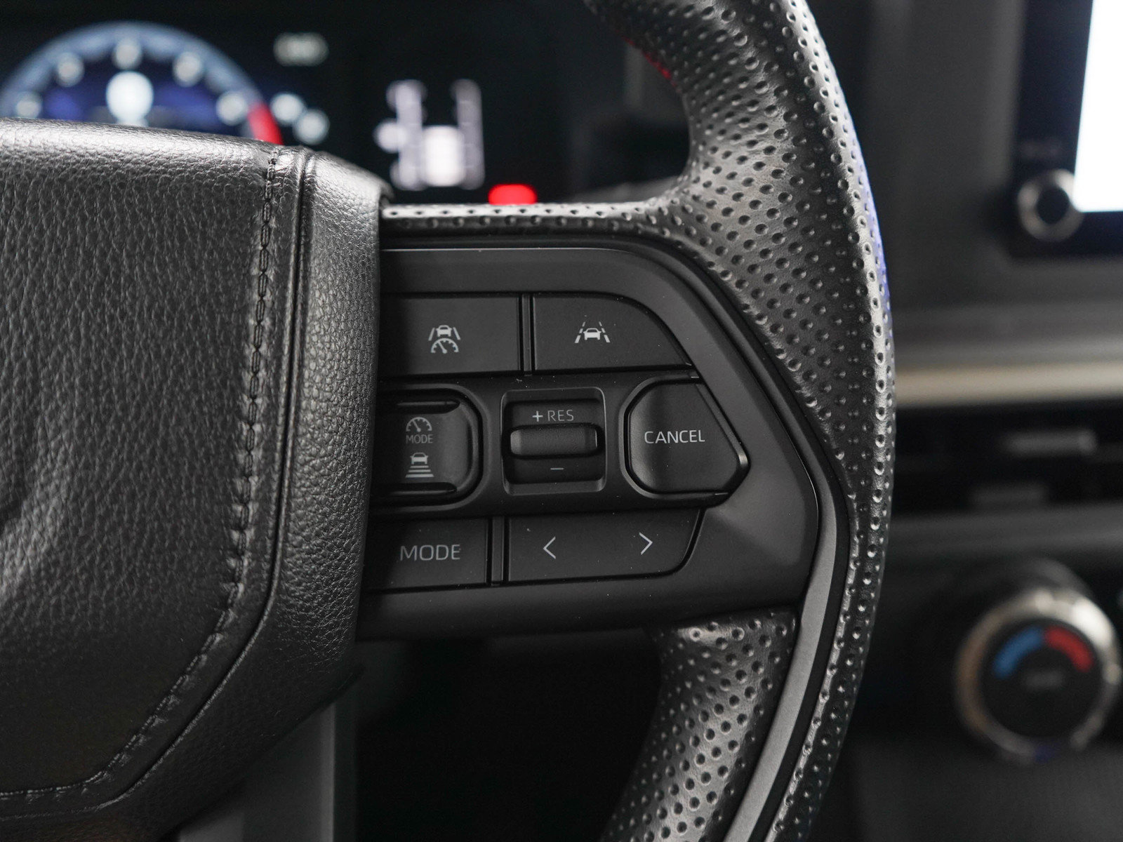 Used 2025 Toyota Tacoma SR5 AWD/4WD image 25