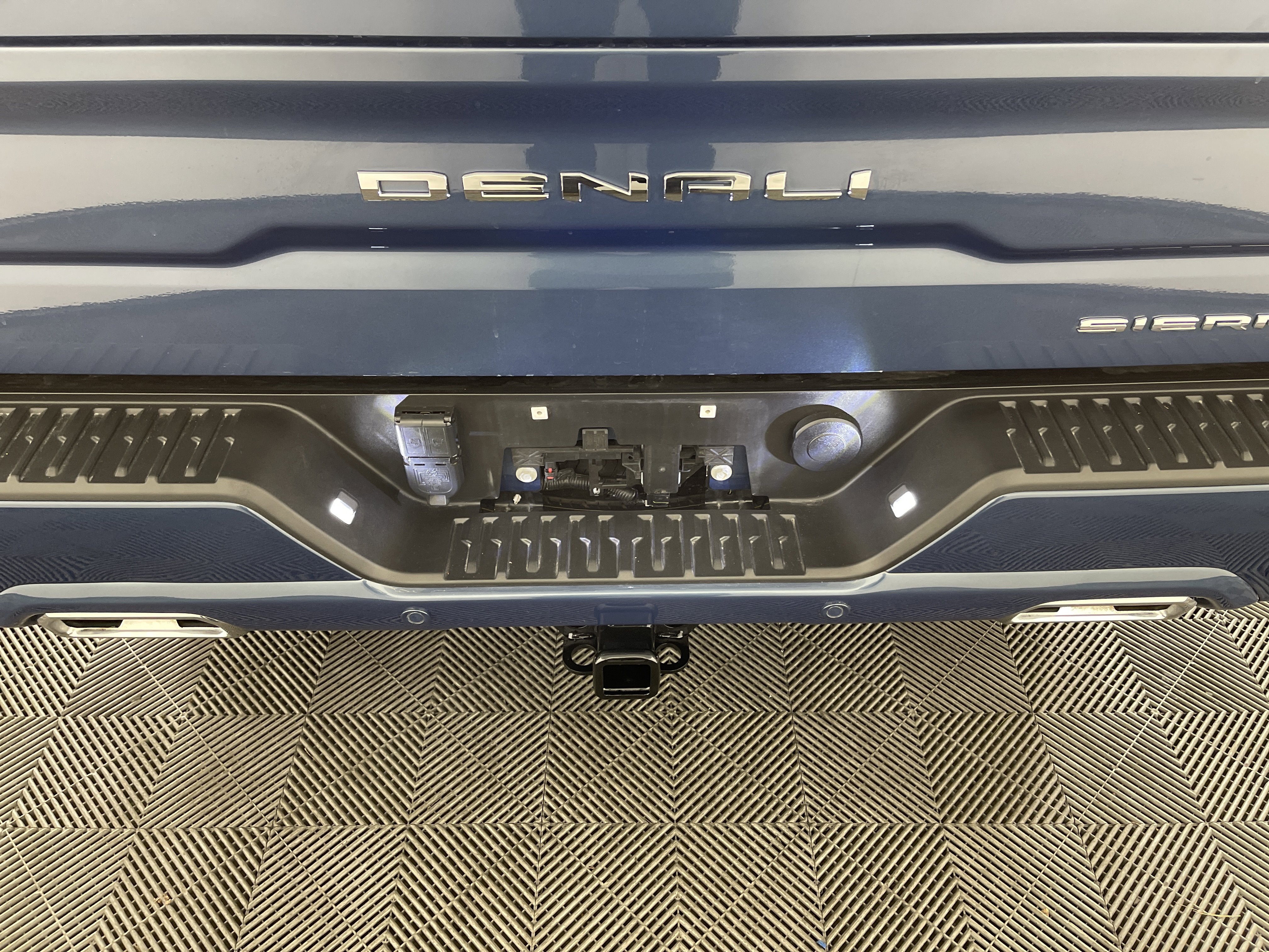 Used 2024 GMC Sierra 1500 Denali Ultimate image 8