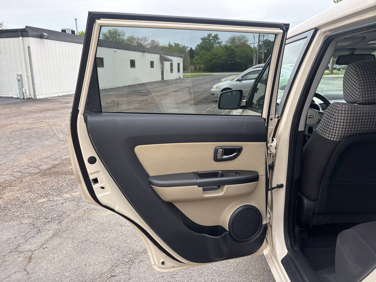 Used 2011 Kia Soul ! FWD image 19