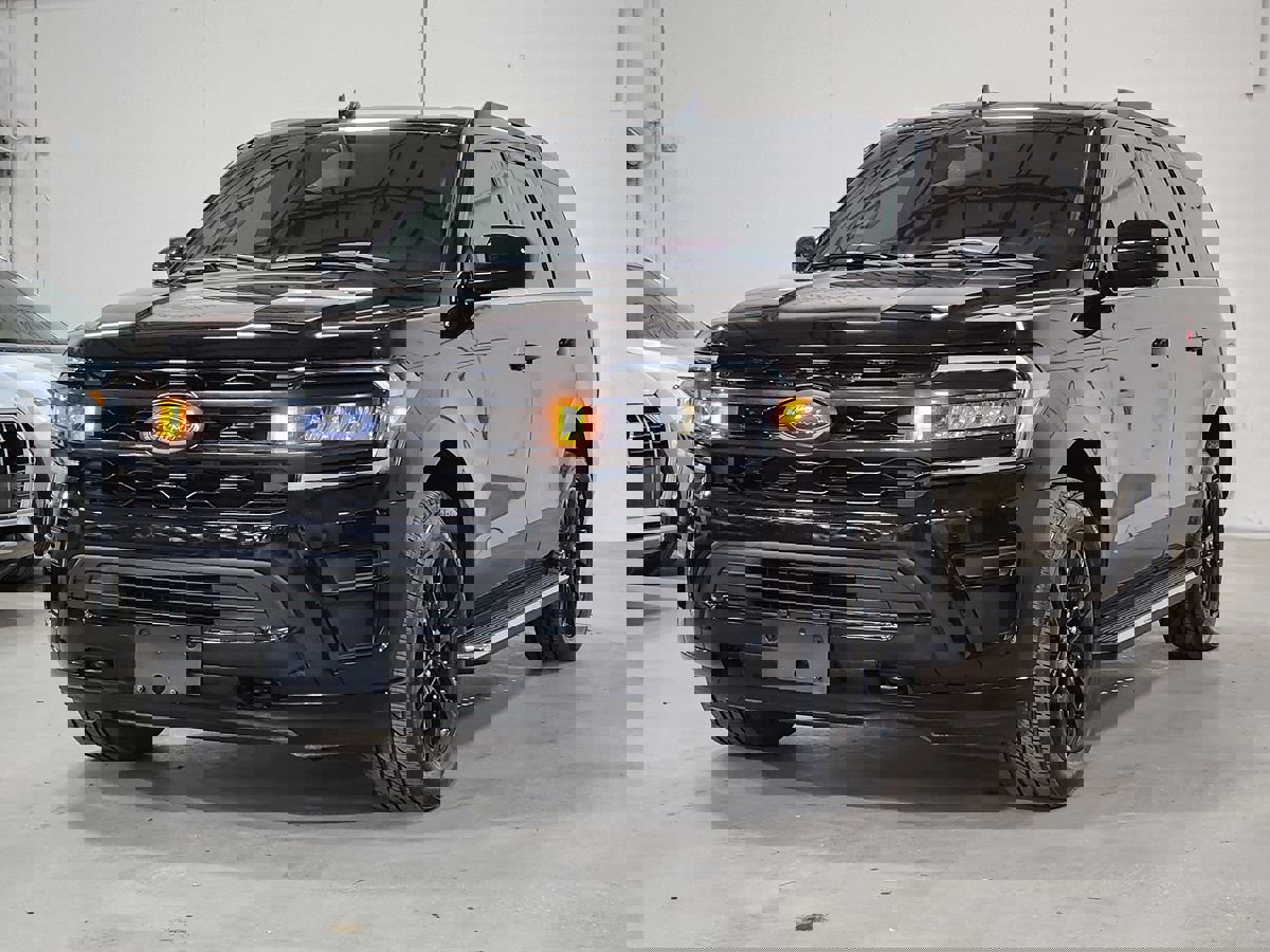 Used 2022 Ford Expedition XLT image 4