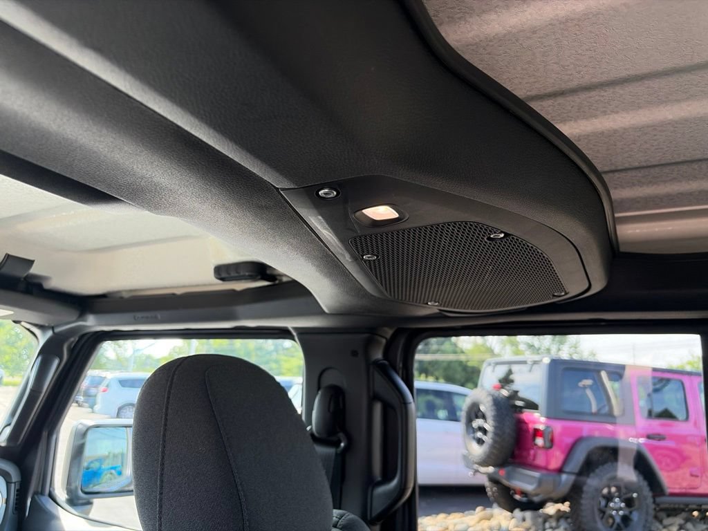 Used 2025 Jeep Wrangler Unlimited Sahara AWD/4WD image 14