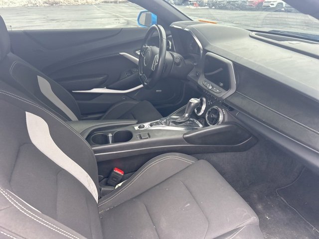 Used 2022 Chevrolet Camaro LT w/ Technology Package image 7