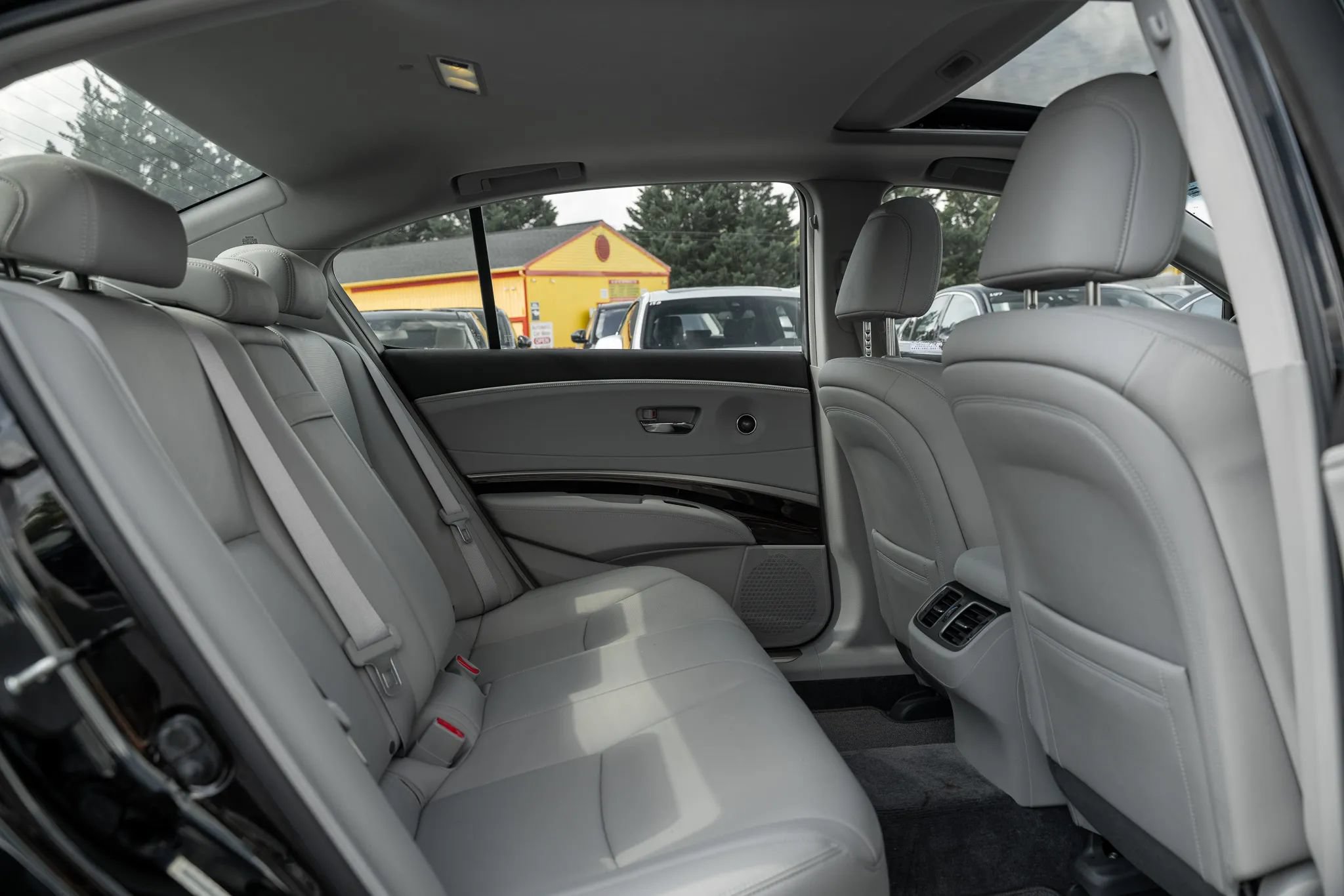 Used 2015 Acura RLX w/ Technology Package FWD image 10